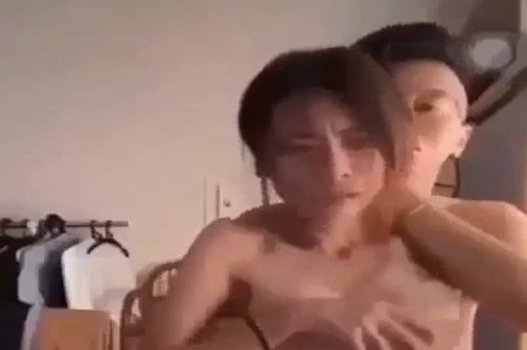 มีเสน่ห์และพึงพอใจโดยเพื่อนที่ดีที่สุดของคุณ