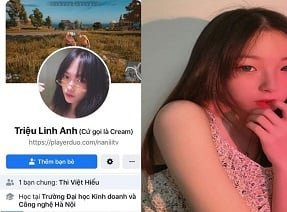 สาวสวยพาเซลฟี่ไปสู่จุดสูงสุดของเปลือย