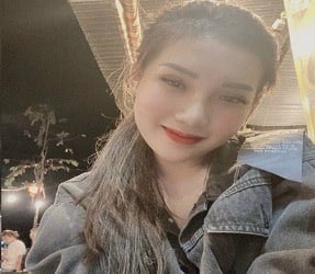 Huong Chi มีเขามากที่ได้เห็นไก่ตัวใหญ่และแค่ถาม