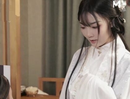 บนรถบัสมีสาวเปลือยกายแสดงเซ็กซี่สำหรับผู้โดยสารที่ชอบสำรวจ